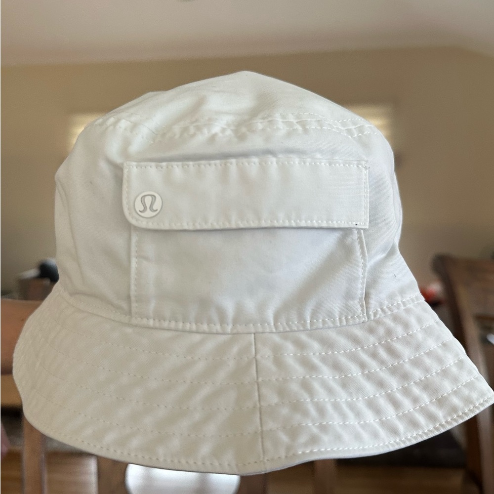 Lululemon bucket hat white size s/m